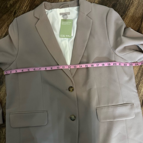 Women’s H&M Single Breasted blazer color greige large - Picture 6 of 11